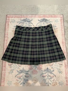 Aritzia Sunday Best Olive pleated mini skirt in green and blue plaid